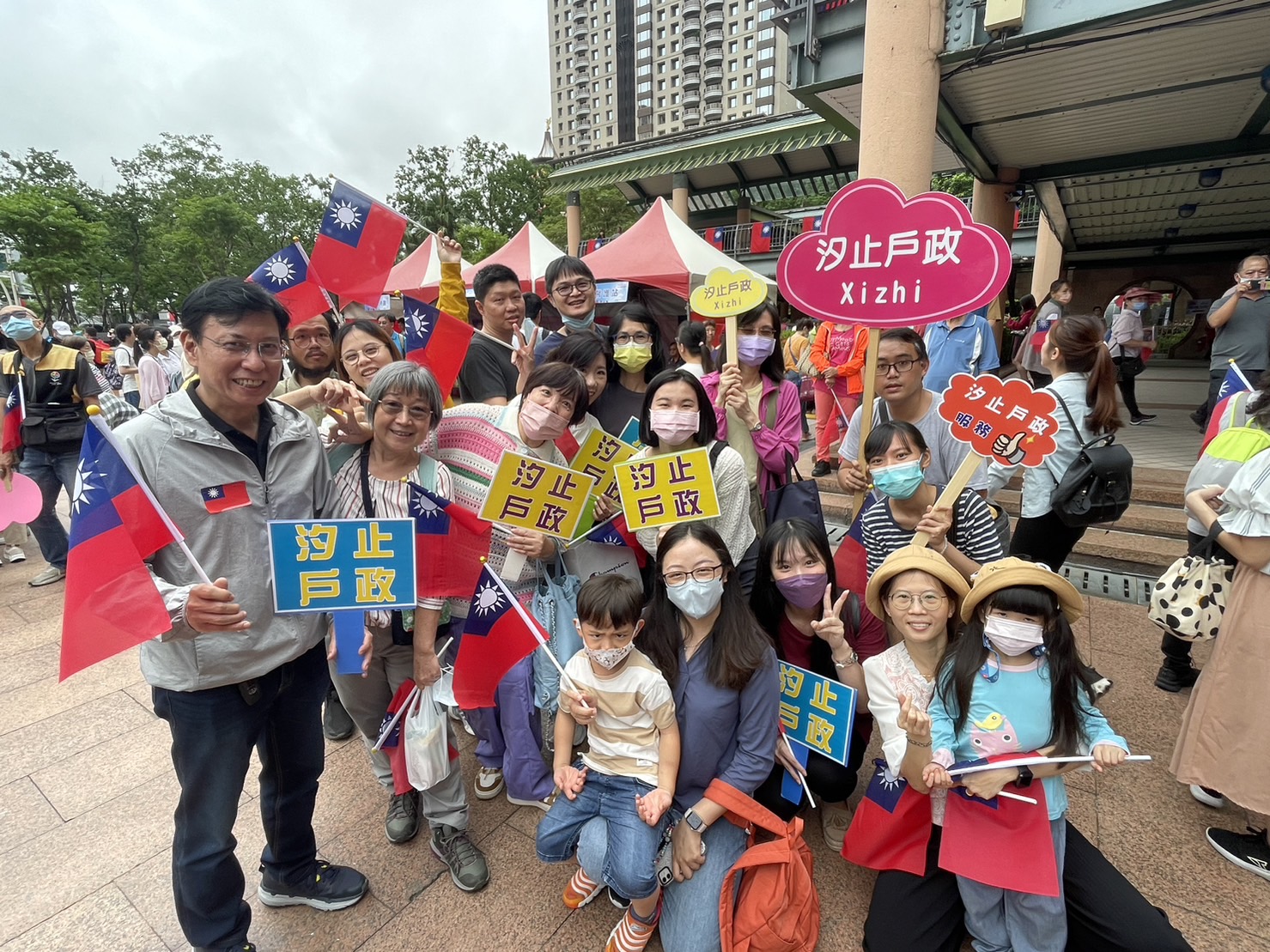 本所主任及同仁參加本市112年國慶升旗活動